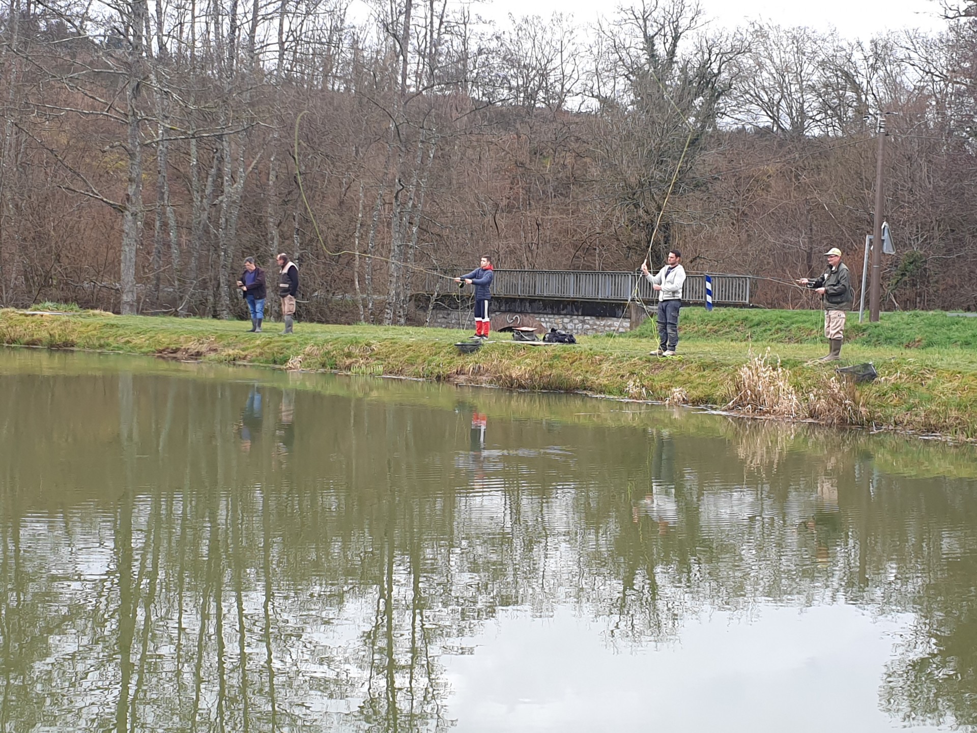 Des novices encadrés par des guides chevronnés